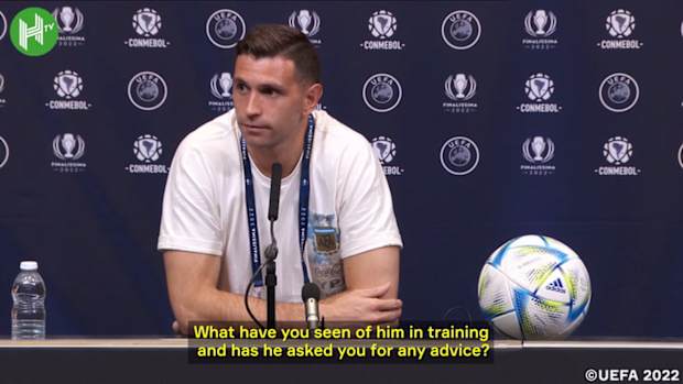 Emiliano Martínez on Man City's signing Julián Álvarez